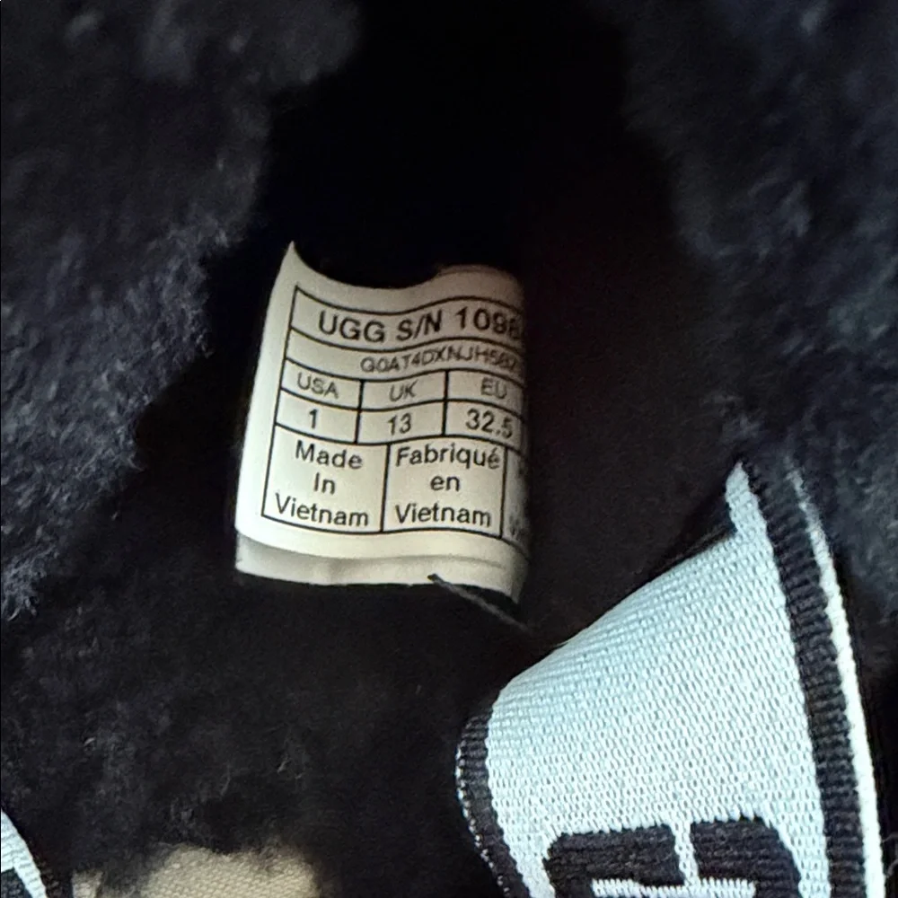 UGG Black Fluffy Slides - Picture 4 of 4